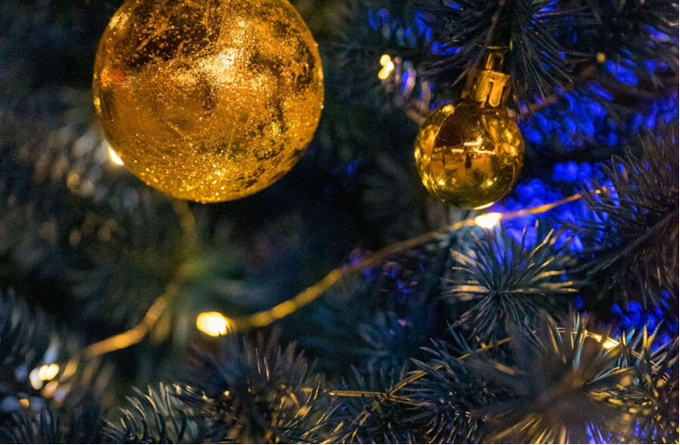 How Christmas Garland and Ornaments Can Improve Mental Health